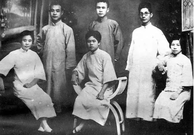 任弼时和陈琮英,从包办婚姻到红色伉俪,生育9儿女只留下4人