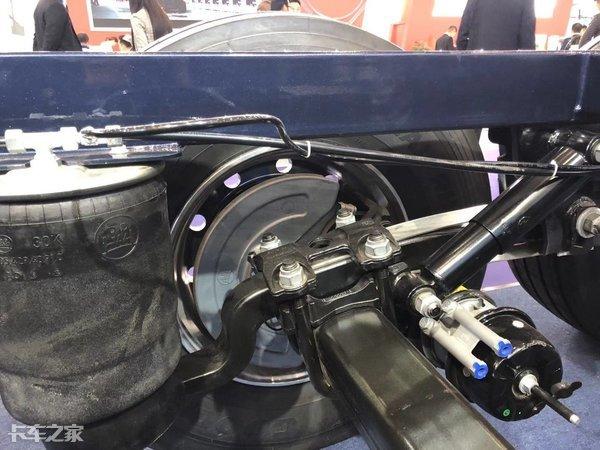 单轴只有460公斤，可靠性还很高，BPW这款车桥真不错