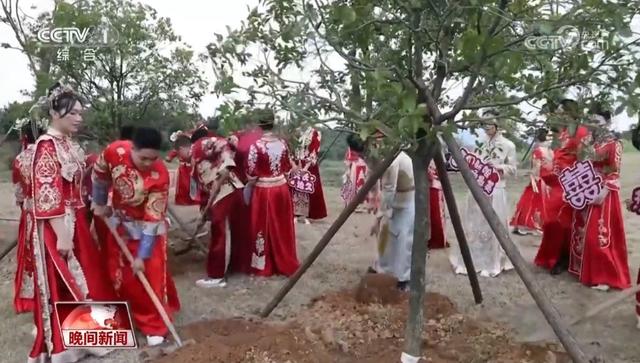 超甜!“集体婚礼”规模盛大 一起感受中式浪漫