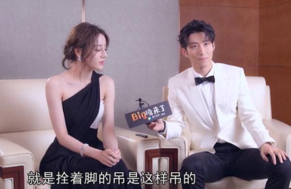 迪丽热巴拍《日月》完全倒立两天，窦骁还原“烤乳猪”场景太妖娆