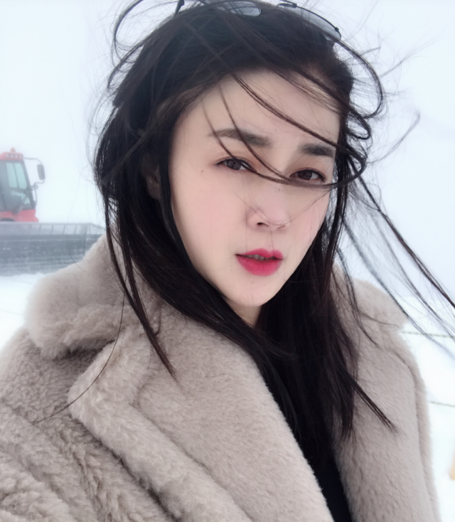 被赵本山捧了17年，38岁依然单身，“杨晓燕”关婷娜后悔了吗？