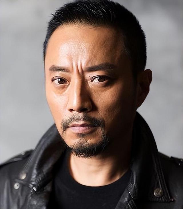 娱乐圈5个扎男”，别人留胡子邋遢，他们满脸胡碴反而更有味道