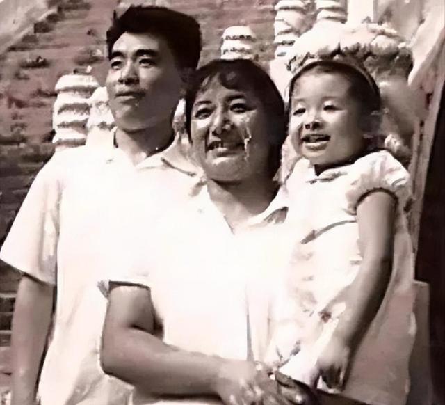 “藏”了30年,韩红的父母原来是家喻户晓的他们,难怪都不敢得罪