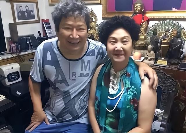 “第一软饭男”李春平:伺候美国老妇13年,继承268亿,现状如何