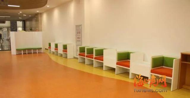 福州最牛图书馆首日体验来了！看电影 玩VR 看最美江景！办卡 借书 还书 存包 真实内景一网打尽！