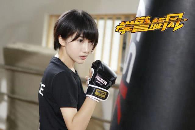 《学警旋风》热播 游乐儿继飞行员后挑战女警员