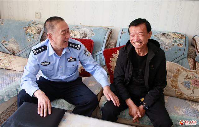 兰州警察李晨光:从所长到社区民警 永远闪亮发光