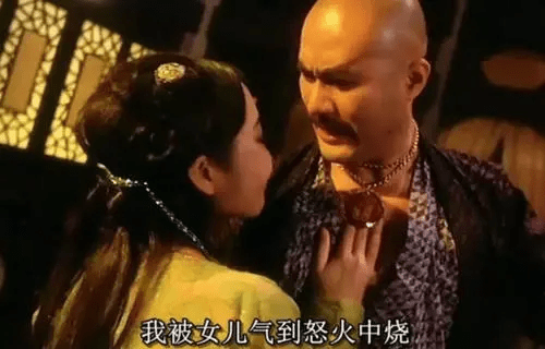 他被誉为“风月片”教父,拦截训练中的女兵,直言:我们结婚吧