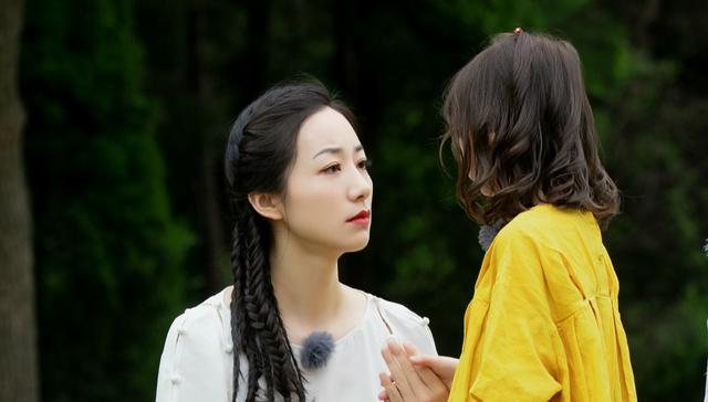 出生名门,嫁大18岁的富豪,出道20多年,韩雪如果不装,早就红了