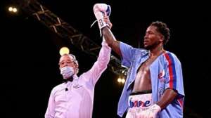 拉西(布兰登·摩尔在混乱中击败斯凯勒·拉西)