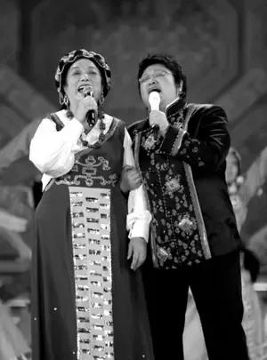 韩红的母亲雍西：女儿52岁仍未婚单身，让她纠结心痛