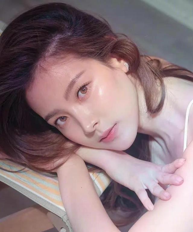 小水平采娜的性感写真