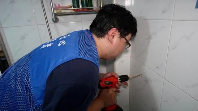 根本坐不住!这群“闲不住”的老邻居志愿服务邻里近十年……