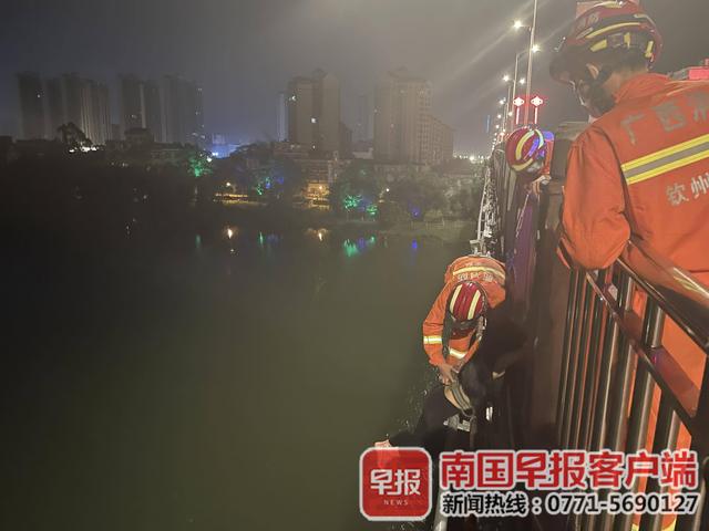 钦州一女子轻生,跳桥瞬间,3名女学生将她死死拽住