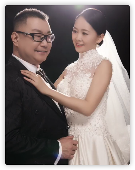 尹相杰妻子庆结婚一周年,公开唯美婚纱照,连换4套礼服身姿婀娜