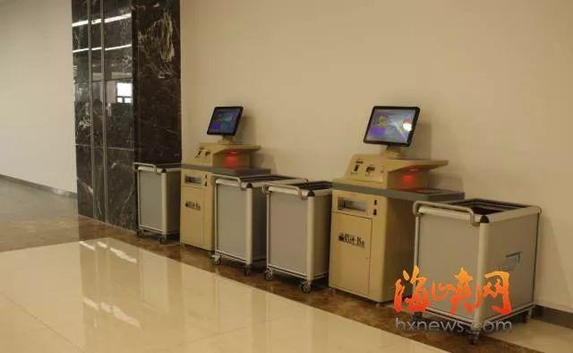 福州最牛图书馆首日体验来了！看电影 玩VR 看最美江景！办卡 借书 还书 存包 真实内景一网打尽！