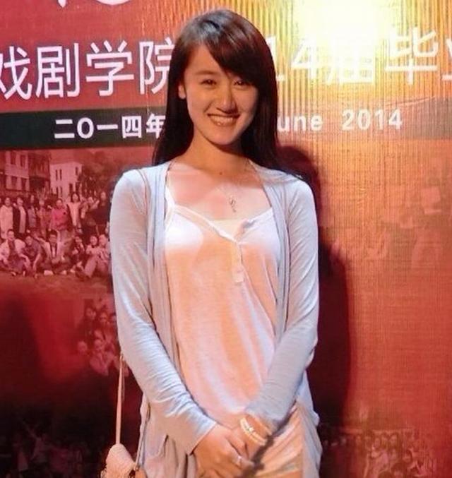 她是白衣校花也是老九门的丫头，昨晚领盒饭下线，网友：终于走了