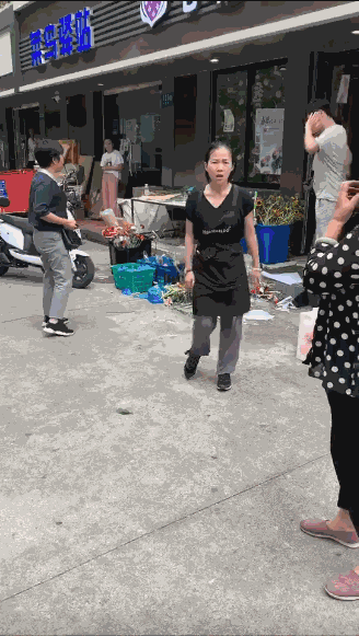 为了让「交大」小姐姐删差评，这家花店的做法绝了