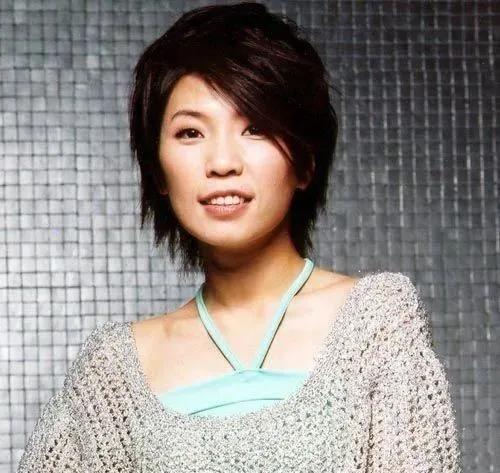 一首《一直很安静》成为阿桑的经典绝唱，坎坷人生令人声泪俱下
