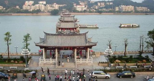 从辉煌到堕落:少帅郑少东的权利与贪腐之路