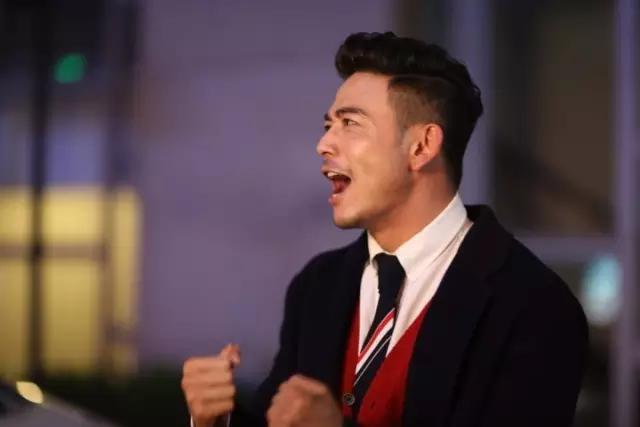 王凯吻戏多到要赶超胡歌了，靳东、祖峰、杨烁组团花式“撩妹”