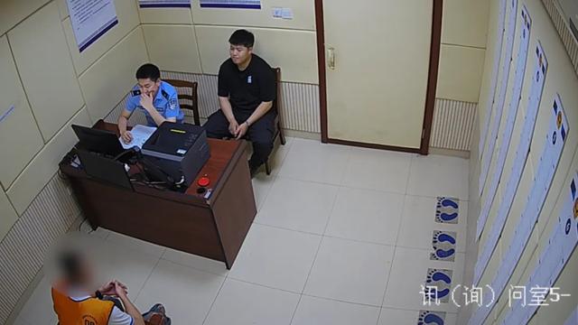 男子报警称“四五个人在家要强奸他老婆”，警方到现场却发现他老婆正在卖烧烤