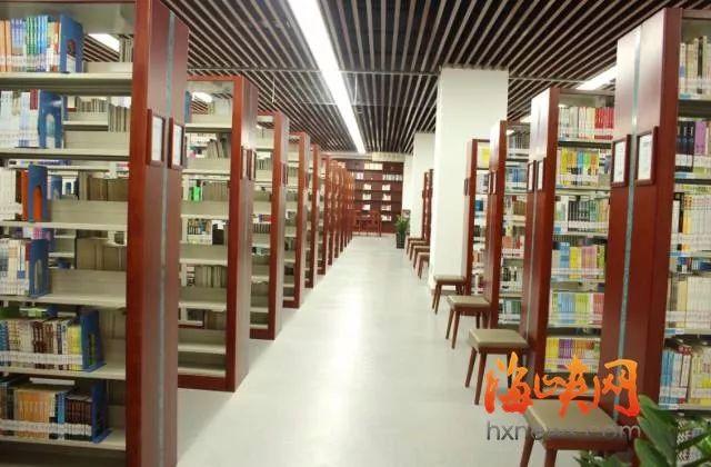 福州最牛图书馆首日体验来了！看电影 玩VR 看最美江景！办卡 借书 还书 存包 真实内景一网打尽！