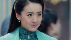 白衣校花与大长腿(她是白衣校花也是老九门的丫头，昨晚领盒饭下线，网友：终于走了)