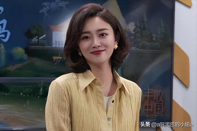 从央视消失,被誉为“董卿接班人”的李七月,如今走上了另一条路