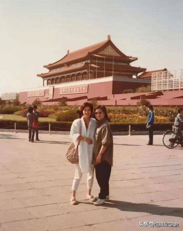 何超琼年轻时的20张照片,身材比例好好,难怪她一直仰着下巴拍照