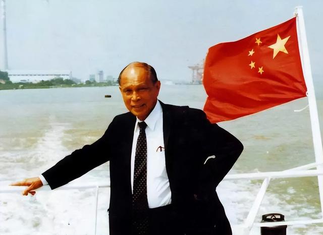 2006年霍英东去世:葬礼上国旗加身,李嘉诚到场,何鸿燊亲自扶灵