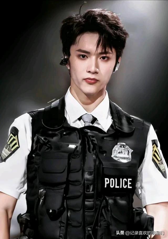 时代少年团里的刘耀文阳光帅气迷人十足哦！