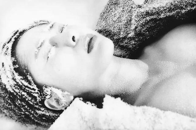 低调实力派女演员深津绘里:素面朝天亦难掩灵秀之气