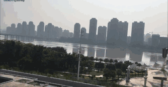 福州最牛图书馆首日体验来了！看电影 玩VR 看最美江景！办卡 借书 还书 存包 真实内景一网打尽！