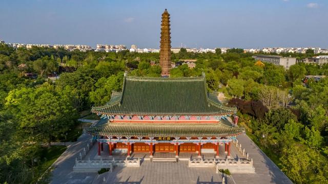 开封古塔传奇：铁塔与繁塔的千年对话，谁才是历史的真正高峰？