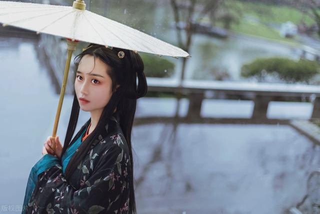 唐诗中难得一见的绝美名字，潇洒飘逸、出尘脱俗，念来唇齿留香