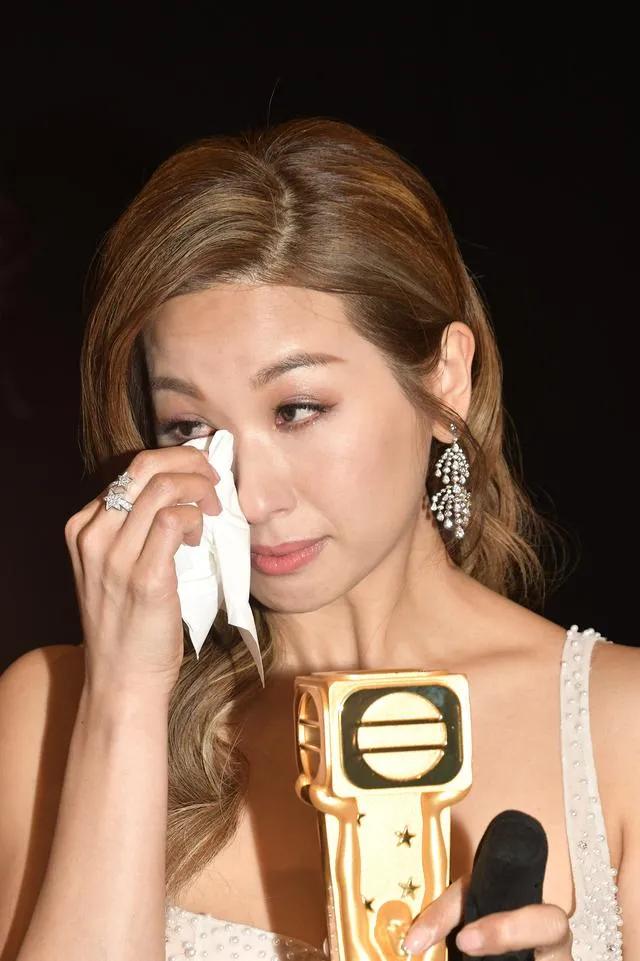 TVB隐形千金做跑龙套，为追梦弃读硕士​，奋斗12年终夺奖