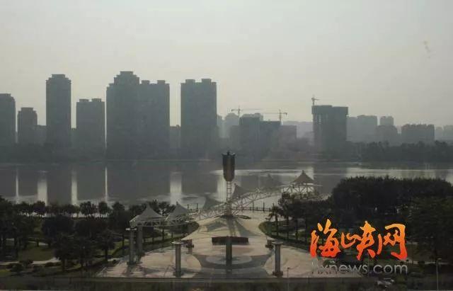 福州最牛图书馆首日体验来了！看电影 玩VR 看最美江景！办卡 借书 还书 存包 真实内景一网打尽！