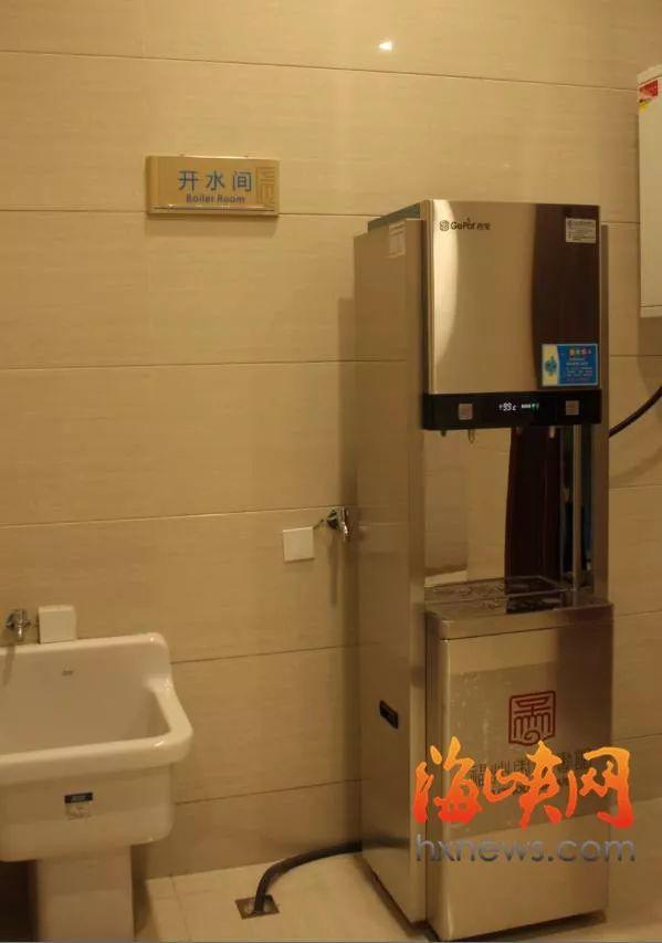 福州最牛图书馆首日体验来了！看电影 玩VR 看最美江景！办卡 借书 还书 存包 真实内景一网打尽！