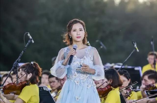 她是《爱是你我》里的女声、曾在刀郎家住10年,云朵这些年去哪了