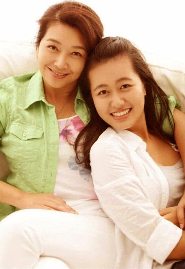 江珊离婚19年,婚事将近,前夫高曙光的人生状况怎样?