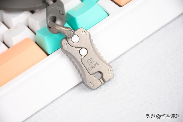 真正属于男人的EDC:无限旋转超解压,费戈钛合金旋转钥匙扣评测