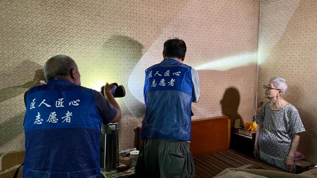 根本坐不住!这群“闲不住”的老邻居志愿服务邻里近十年……