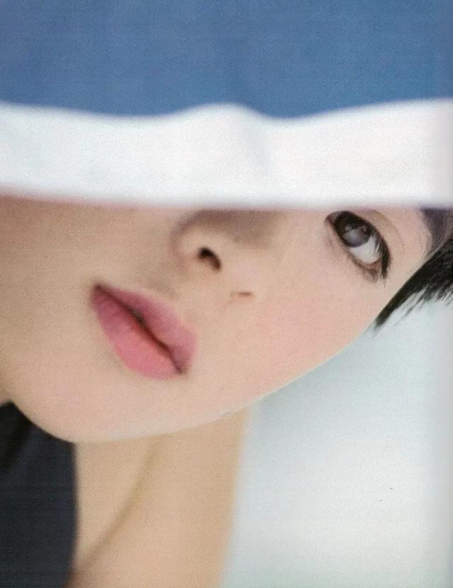 低调实力派女演员深津绘里:素面朝天亦难掩灵秀之气