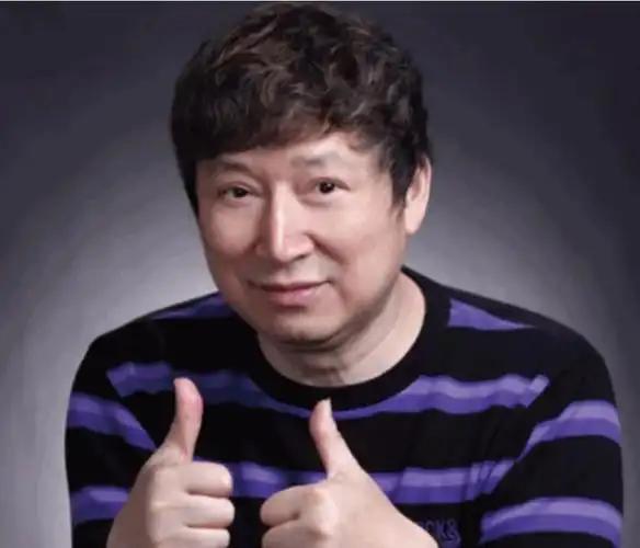 “第一软饭男”李春平:伺候美国老妇13年,继承268亿,现状如何
