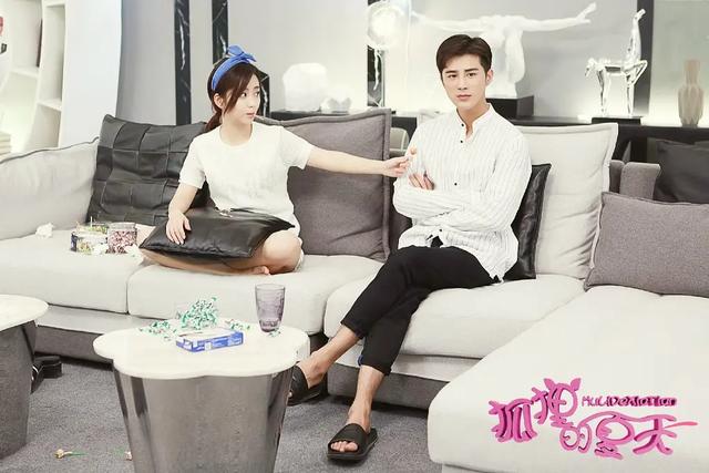 《狐狸的夏天》:顾家两帅哥追求谭松韵,为何她选无继承权的养子