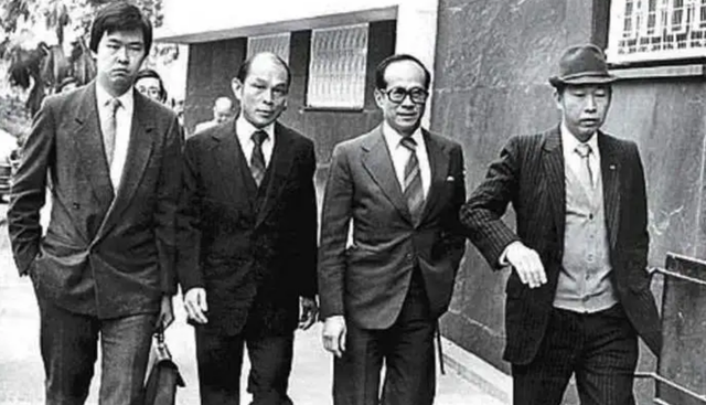 2006年霍英东去世:葬礼上国旗加身,李嘉诚到场,何鸿燊亲自扶灵