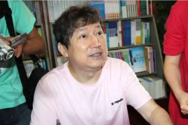 “第一软饭男”李春平:伺候美国老妇13年,继承268亿,现状如何