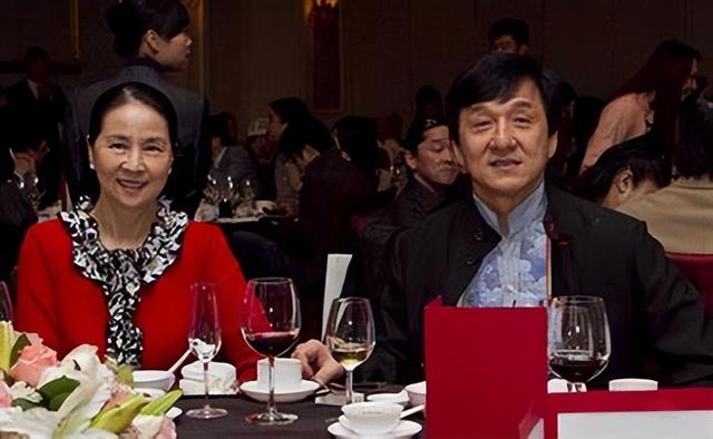 同为“香港之子”却终生无合作,这38年,成龙和周润发活得可真累