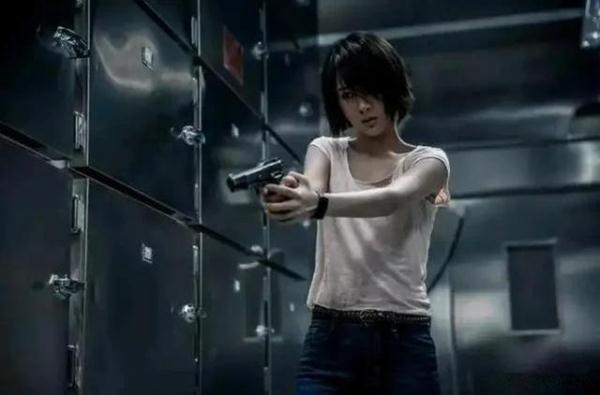 《亲爱的》未完结，杨紫忽然官宣3部新片，网友：这次熬夜也得追